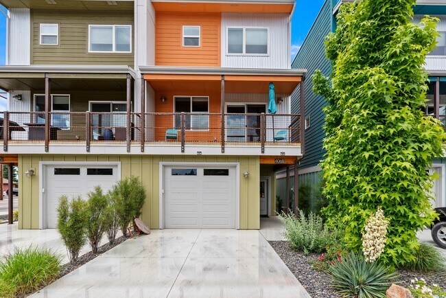 Building Photo - Urban 3 Story Custom Built Home _ Pet Frie...