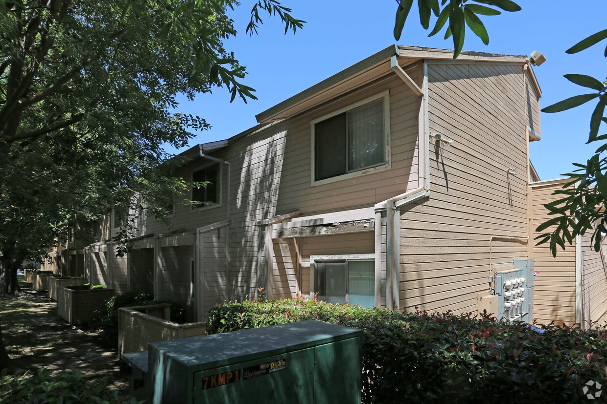 Building Photo - Natomas Court Apartments