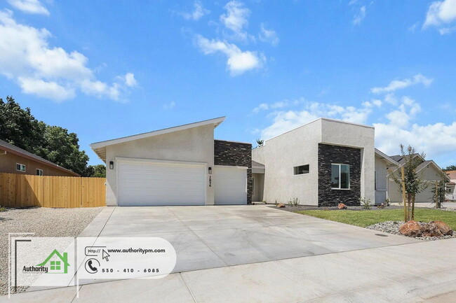 Building Photo - 2856 River Dr
