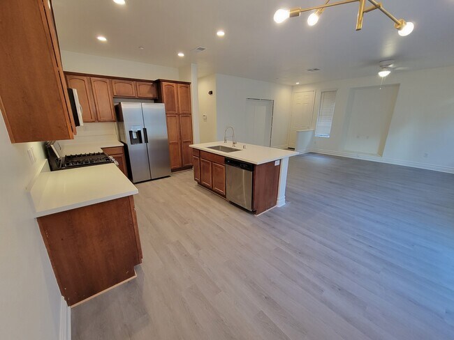 Building Photo - 305 Island Way