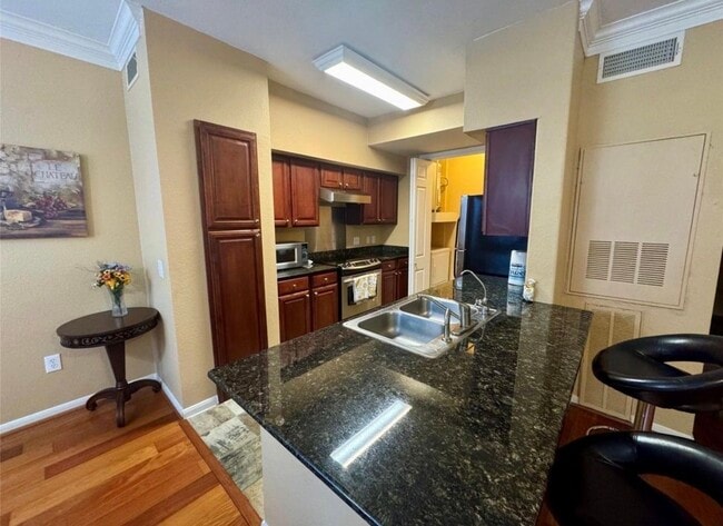 Building Photo - 7575 Kirby Dr