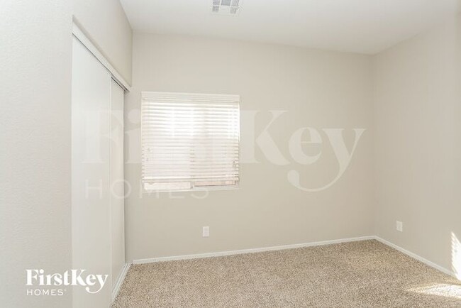 Building Photo - 6233 Highland Gardens Dr