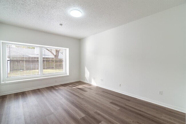 Foto del edificio - 1030 Wentworth Dr
