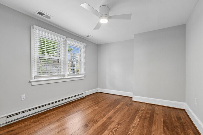 Foto del edificio - 2153 N Taylor St