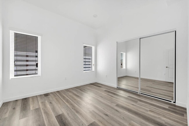 Foto del edificio - 25134 Frampton Ave