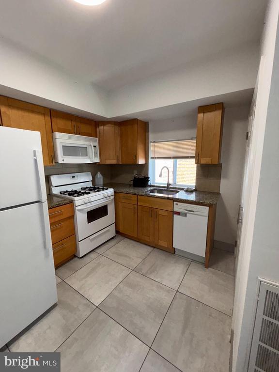 Foto del edificio - 1221 Snyder Ave