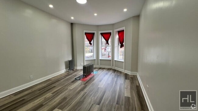 Building Photo - Spacious 3-Bedroom + Bonus Room in Ditmas ...