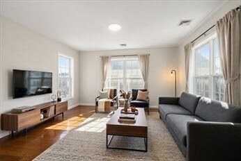 Foto del edificio - 52 Wheatland Ave