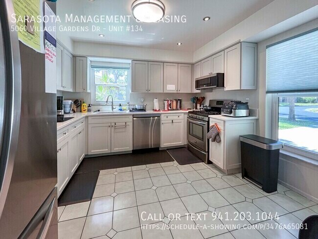 Building Photo - 5060 Village Garden Dr