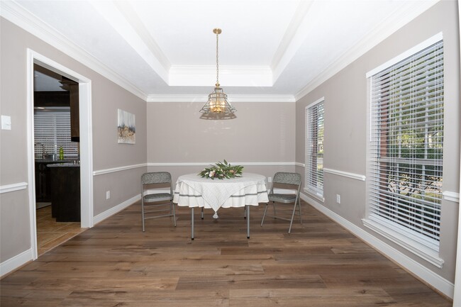 Building Photo - 15510 Park Estates Ln