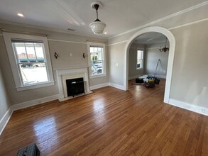 Building Photo - 323 Huger St