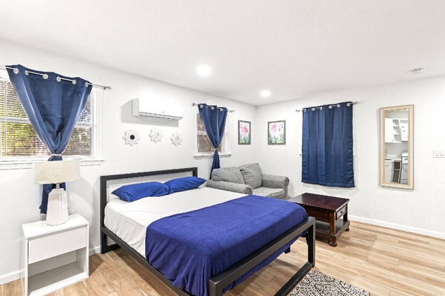 Foto del edificio - 124 Jamestown Ave