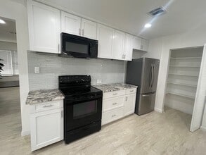 Building Photo - 10029 Hazelhurst Dr
