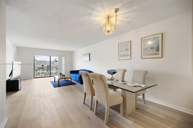 Foto del edificio - 2880 NE 33rd Ct