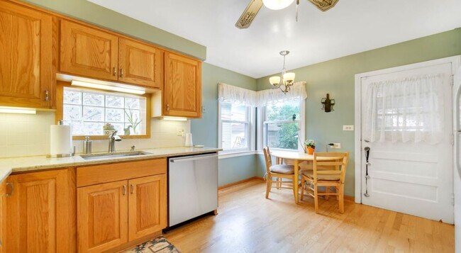 Kitchen - 7522 Kolmar Ave