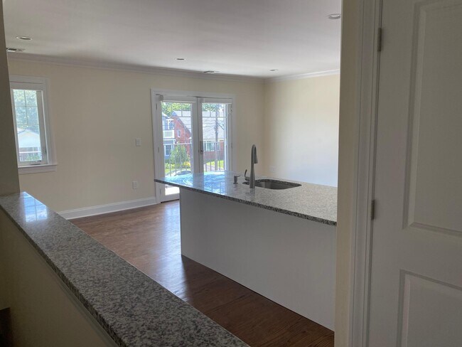 Building Photo - 57 Howland Ave