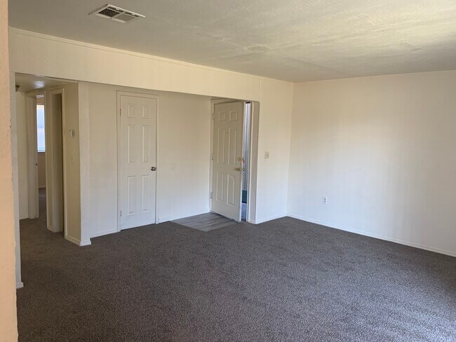 Building Photo - Riviera West