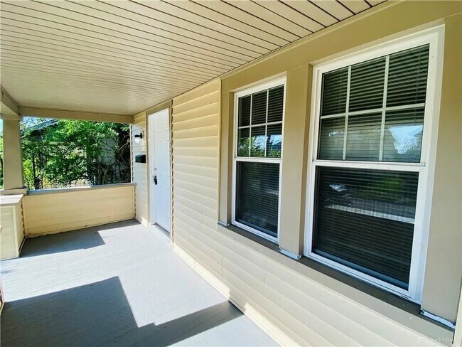Building Photo - 821 Catalpa Dr.