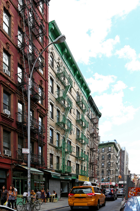 Building Photo - 196-198 Mott St