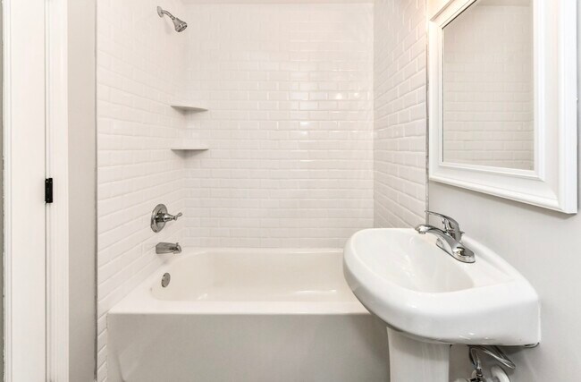 Foto del edificio - 5352 Chillum Pl NE