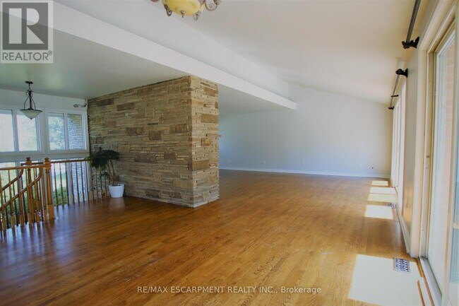 Photo du bâtiment - 1200 Birchview Dr