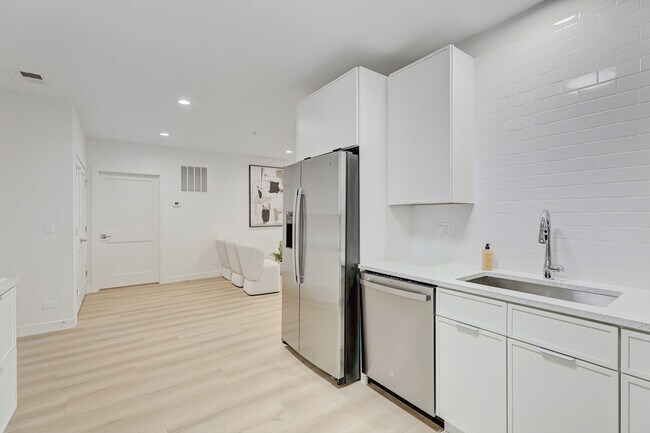 Foto del edificio - 9201 N Milwaukee Ave