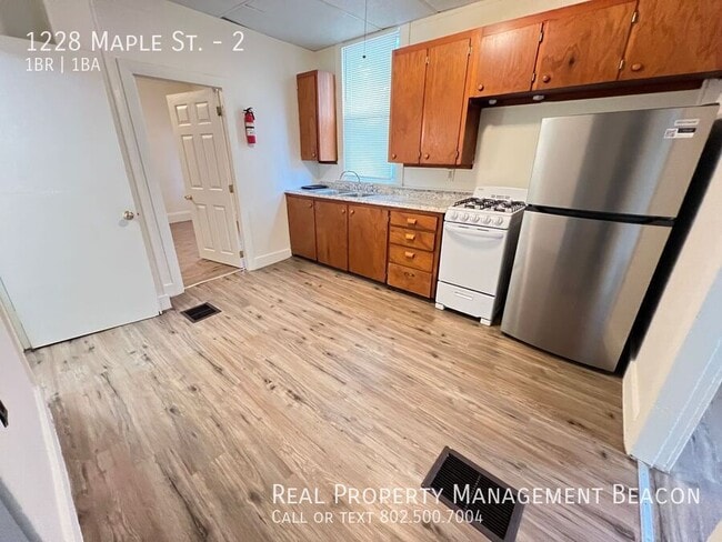 Building Photo - 1228 Maple St