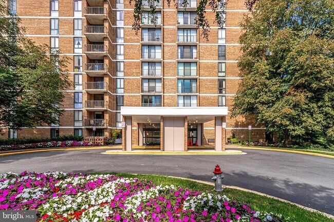 Foto del edificio - 2300 Pimmit Dr