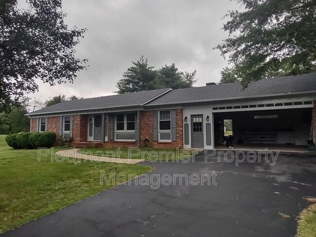 Building Photo - 3615 Hege St
