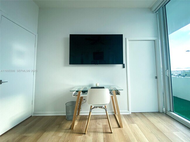 Foto del edificio - 350 NE 24th St