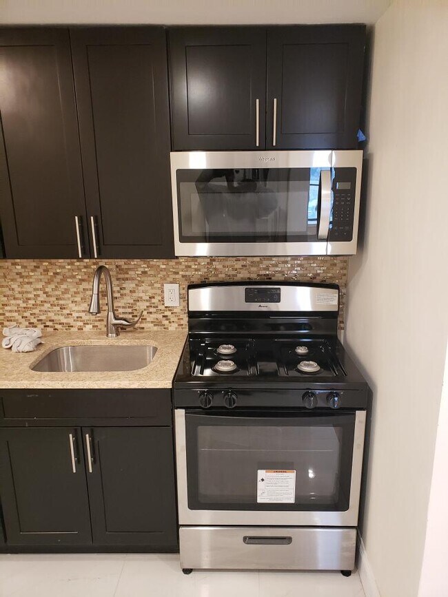 Foto del edificio - 131 Beach 121st St