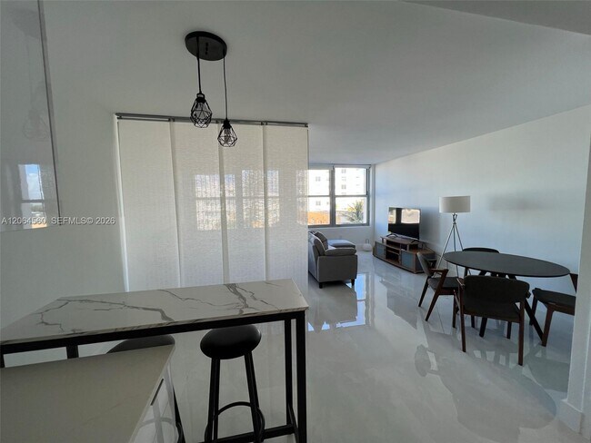 Building Photo - 2899 Collins Ave