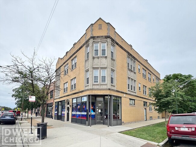 Foto del edificio - 3531 W Fullerton Ave