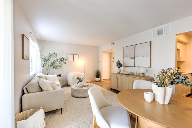 Building Photo - River 109