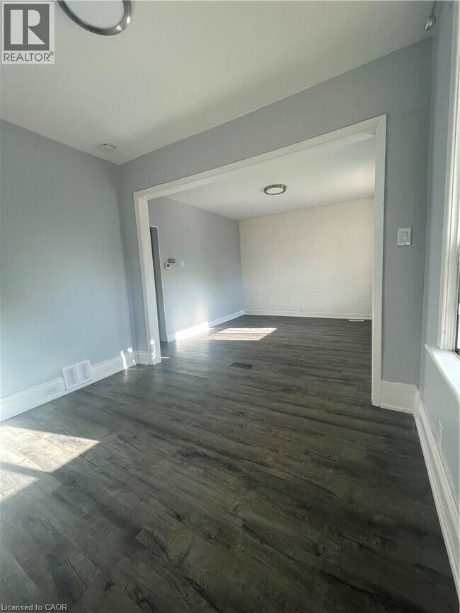 Photo du bâtiment - 250 Weir St N