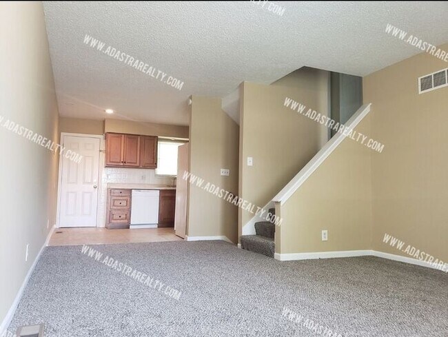 Foto del edificio - 3 Bedroom Duplex in Olathe North District-Available in AUGUST!!