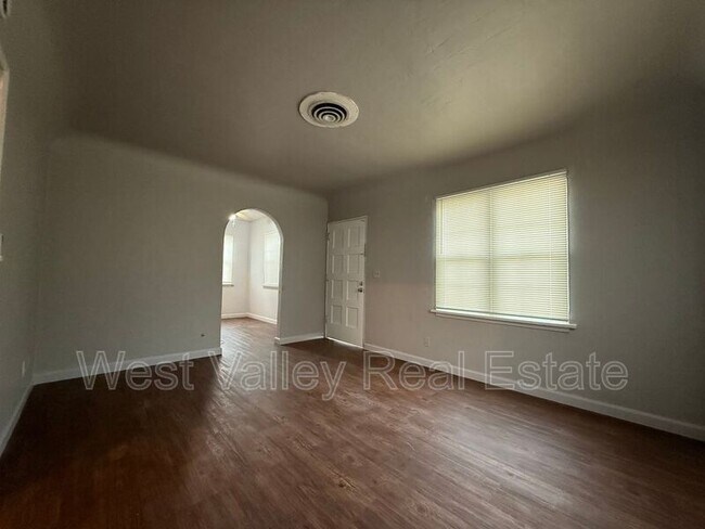 Foto del edificio - 1605 Howard Ave