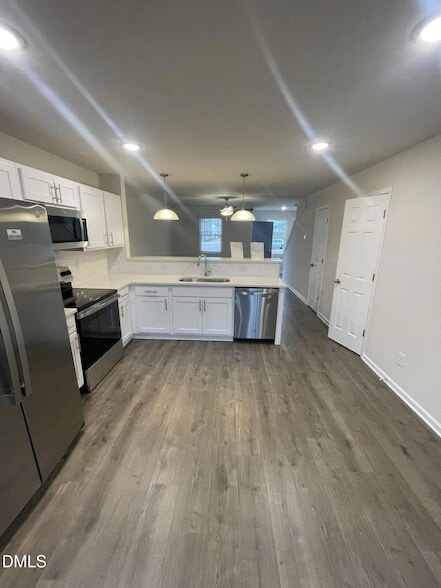 Building Photo - 1009 Peony Ln