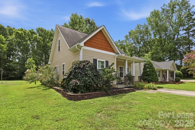 Building Photo - 1706 Dallas Ave