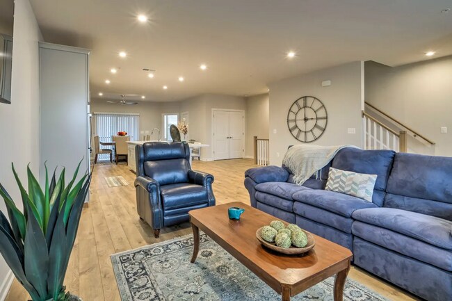 Building Photo - Luxury 3BR/2.5BA Condo w/ Balcony and Rooftop Terrace & Garage – Walk to One Loudoun