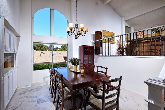 Building Photo - 2035 Caminito Circulo Sur