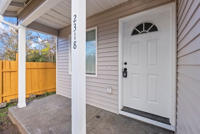 Photo - 4 bedroom/2.5 bathroom available in SE Portland House