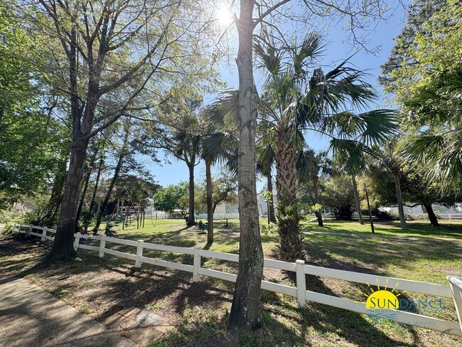 Building Photo - Charming 3-Bedroom Home in Central Destin – Prime Location!