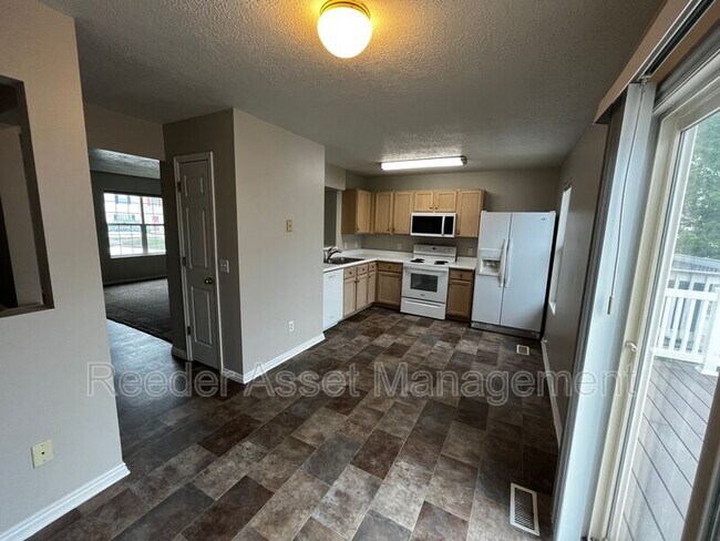 Building Photo - 372 500 S