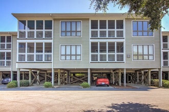 Building Photo - 590 Marina Dr