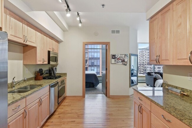 Building Photo - 215 10th Ave S