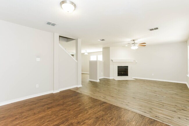 Foto del edificio - 7953 Meadow Spring Ln