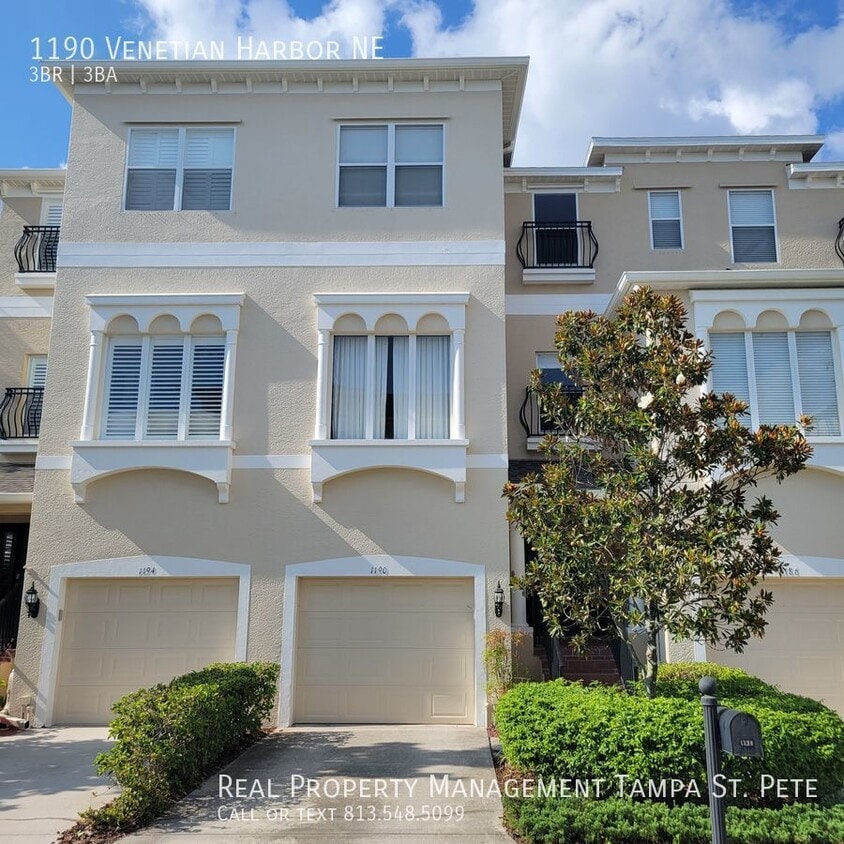 1190 Harbor Dr NE, Saint Petersburg, FL 33702 Townhome