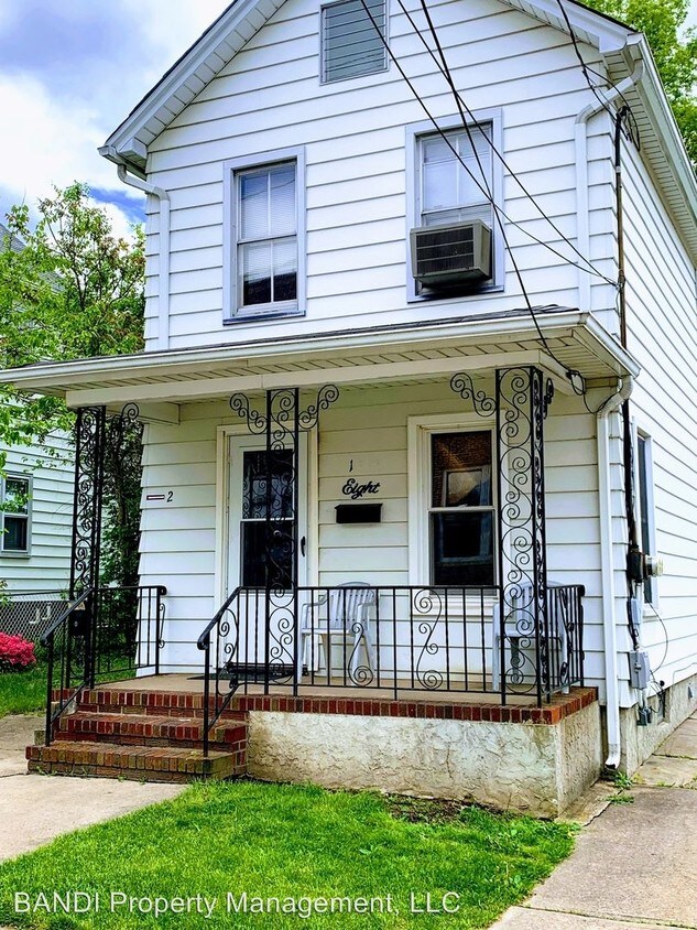 Primary Photo - 8 Leland Ave