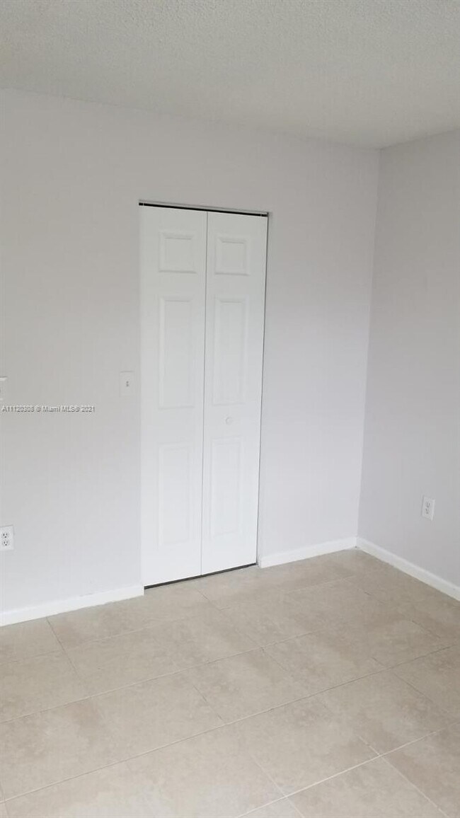 Foto del edificio - 2071 Renaissance Blvd